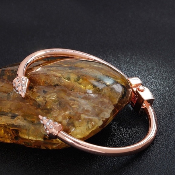 JUST INRose Gold diamond open arrow bracelet - Picture 4 of 4